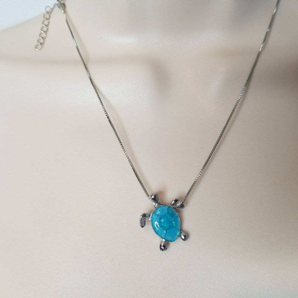 Pretty blue turtle necklace charm & chain
